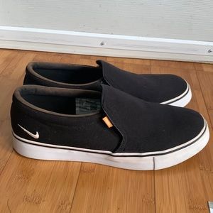 Nike Women's Court Royale Ac SLP Sneaker